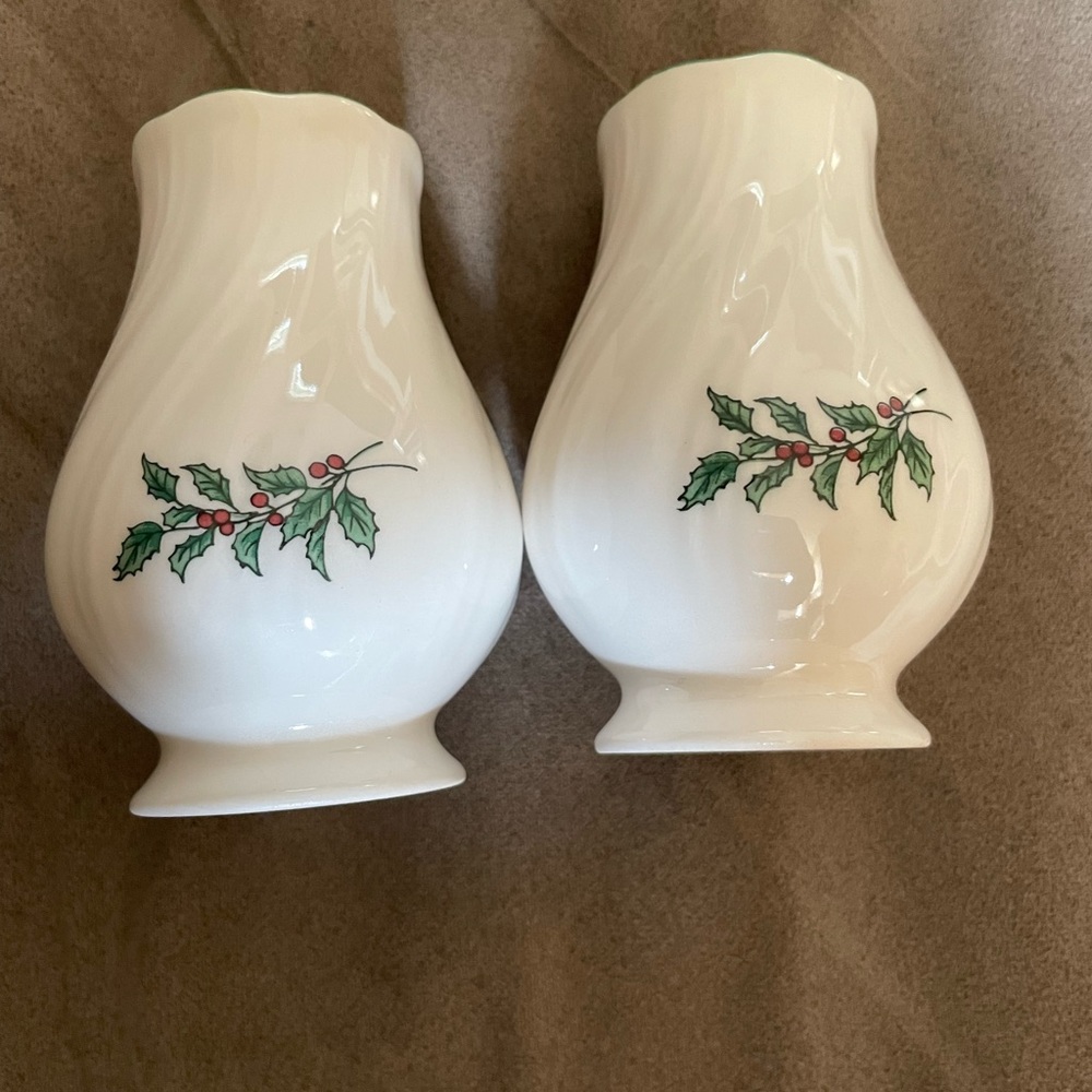 Nikko Happy Holidays 1999 Salt And Pepper Shakers Made In Japan
